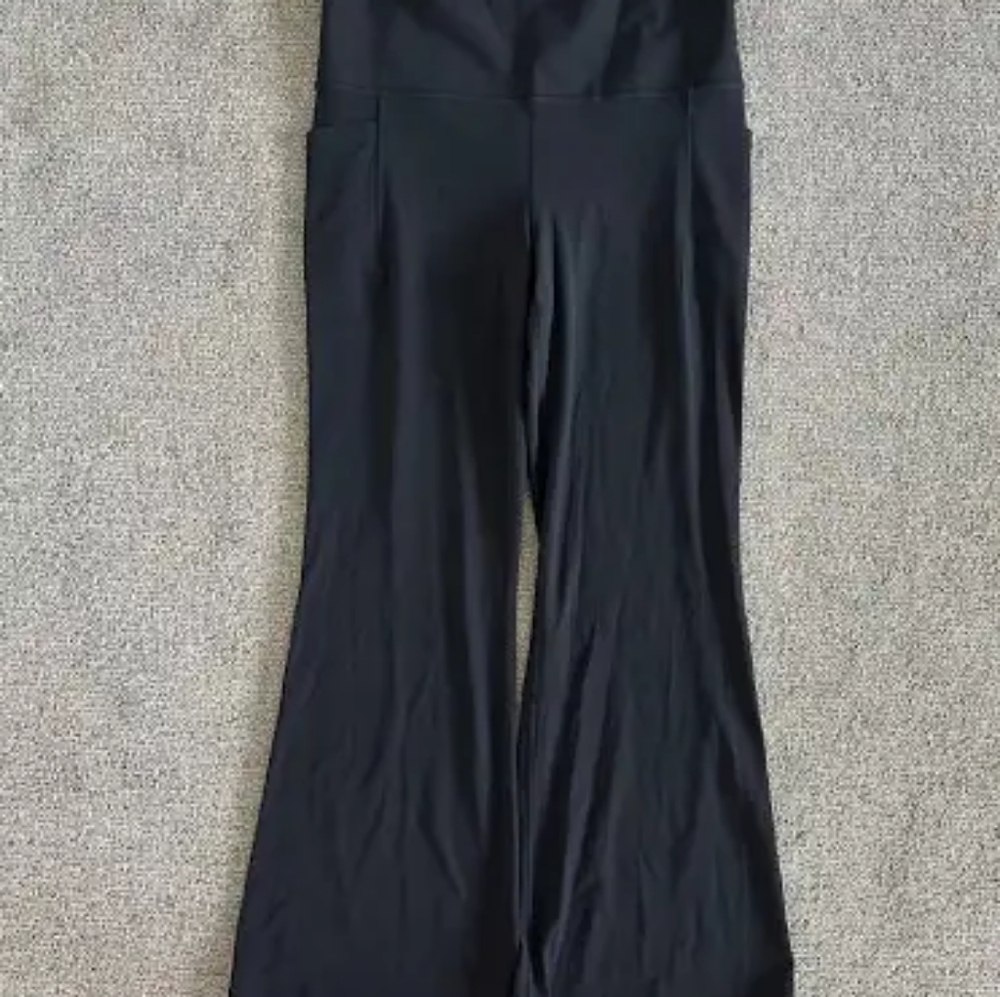 Athleta Women's Salutation Stash High Rise Flare Pants black small
